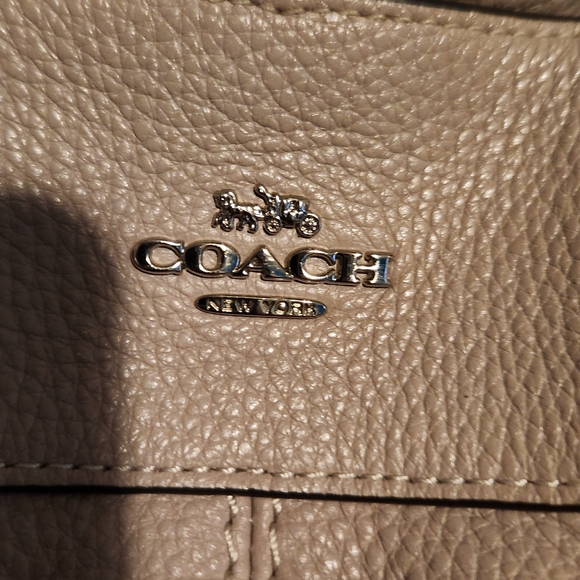 Coach Women's Lexy Taupe Leather Shoulder Bag. EUC - Picture 4 of 15